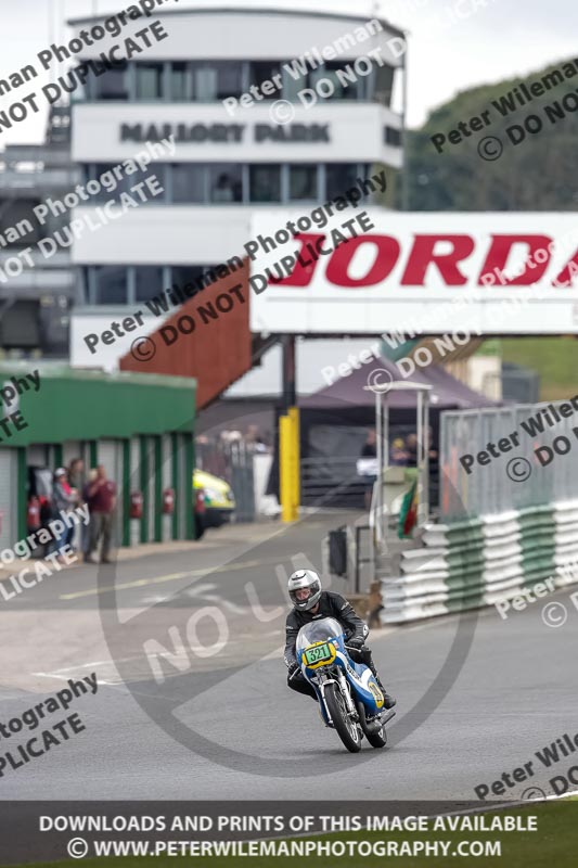 Vintage motorcycle club;eventdigitalimages;mallory park;mallory park trackday photographs;no limits trackdays;peter wileman photography;trackday digital images;trackday photos;vmcc festival 1000 bikes photographs